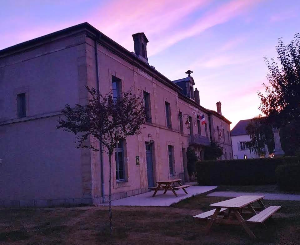 Gite La Loutiere Bed & Breakfast Ouroux-en-Morvan ภายนอก รูปภาพ